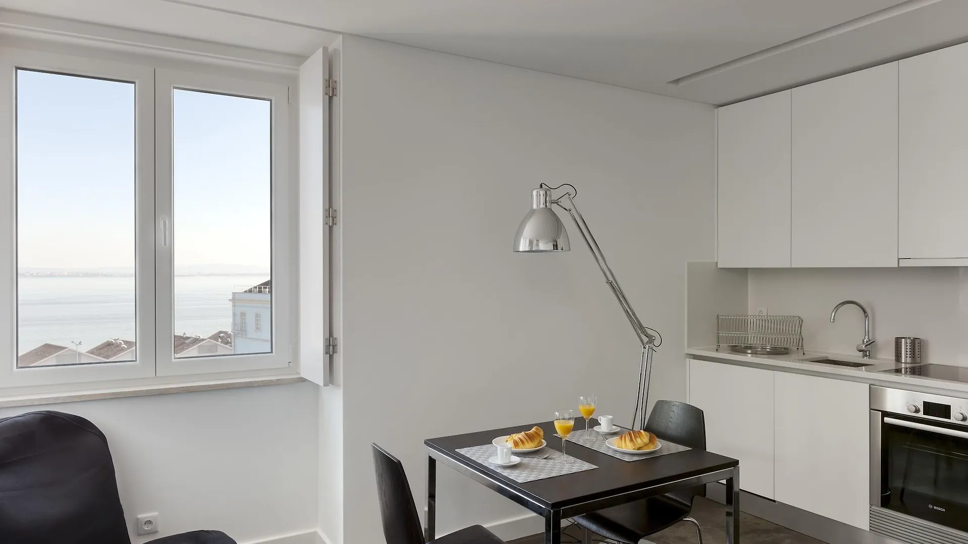 Hello Lisbon Santa Apolonia Apartments